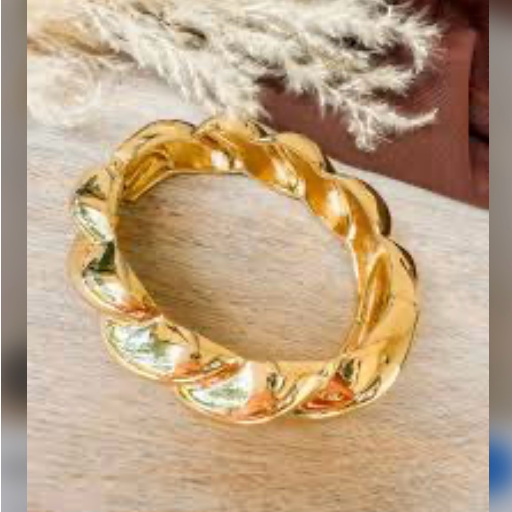 Chic Gold-Tone Bracelet 12$